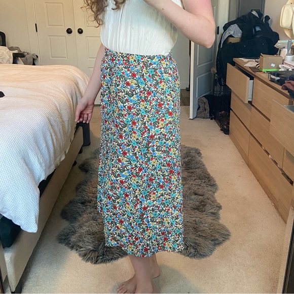 Loft floral skirt size small midi elastic waist band slit buttons down the front - Picture 3 of 3